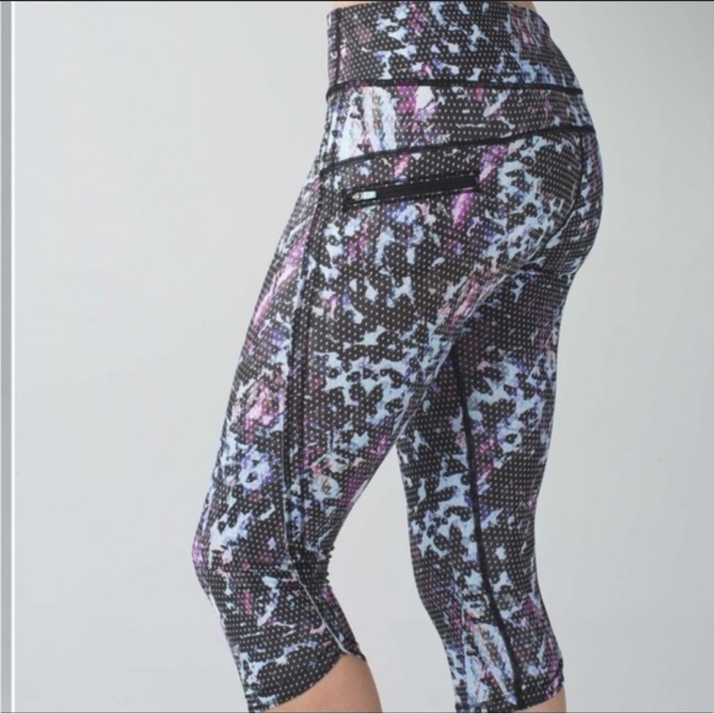 Lululemon Run: Top Speed Crop Floral Sport Tranquil Blue Multi / Black size 8